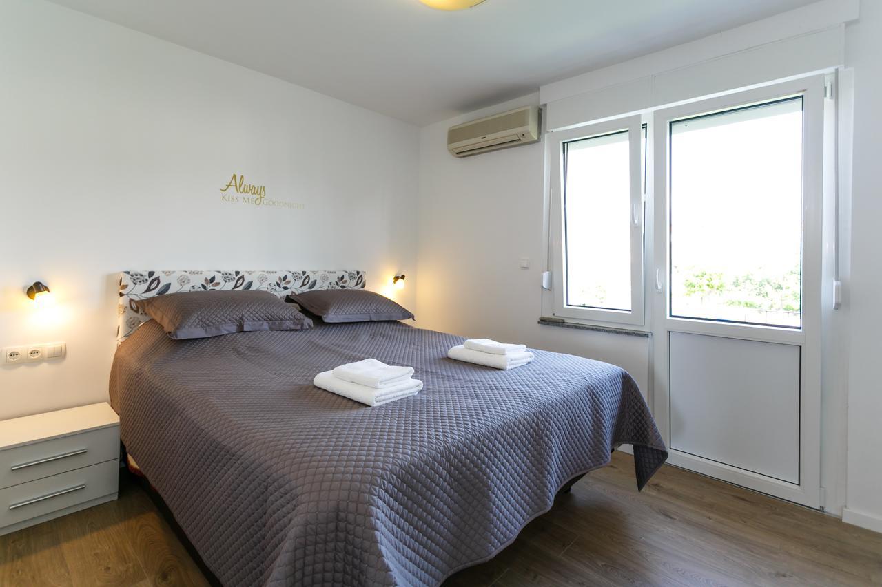 M&M Apartment Krk Town Luaran gambar